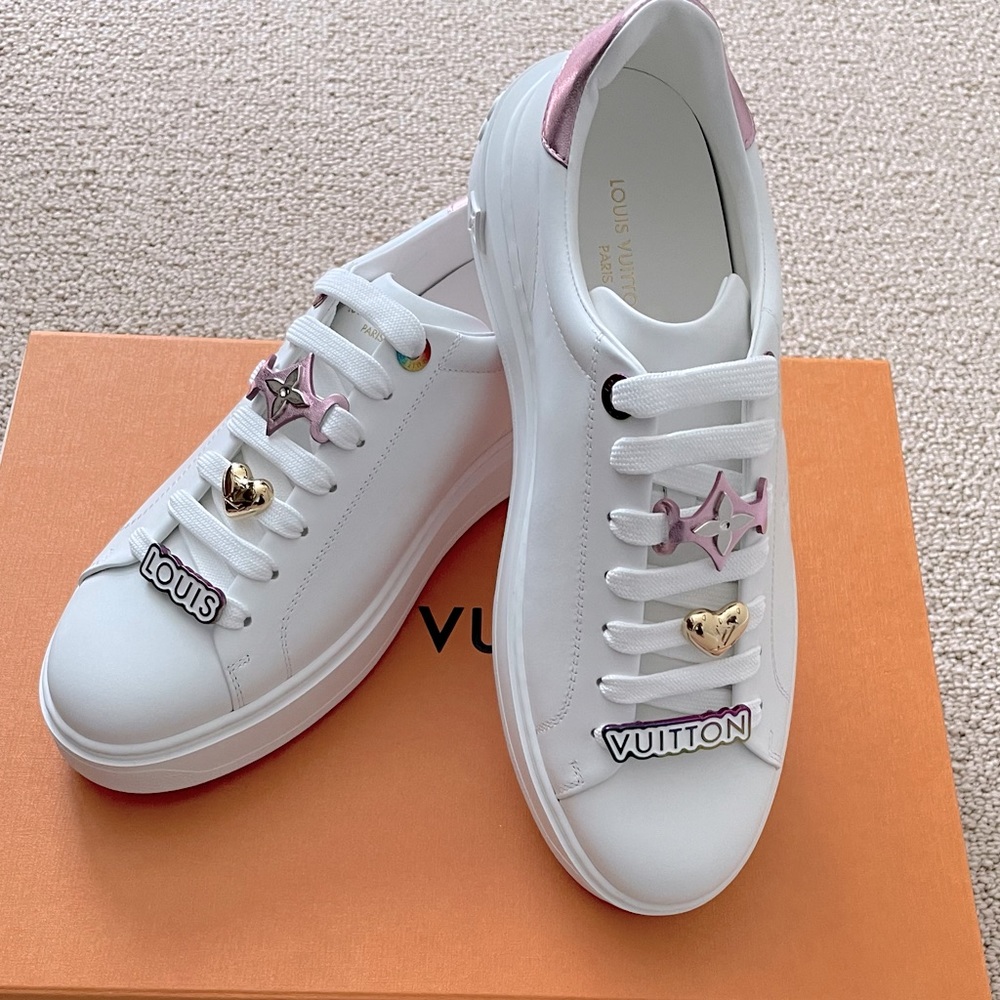 NWT Time Out Sneaker 🦄
